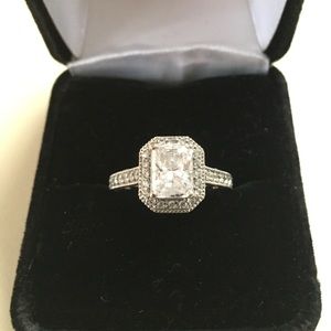14ct White Gold, Handcrafted Ring, Size 7.